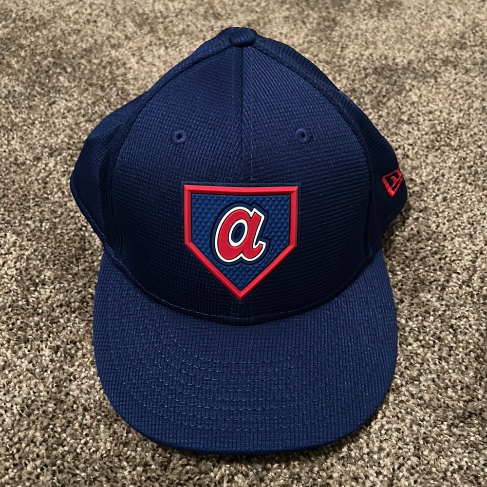 Atlanta Braves fitted baseball cap.